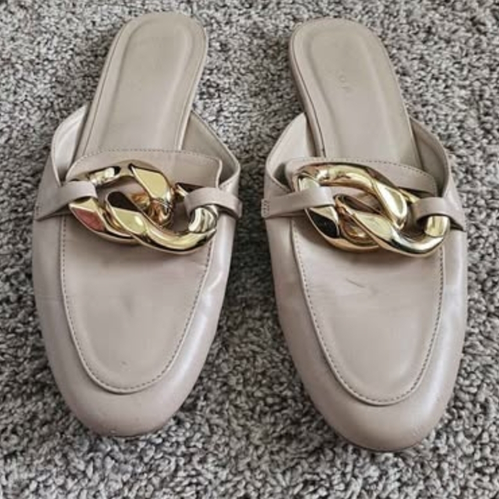 Elegant Gold Chain Women's Loafers